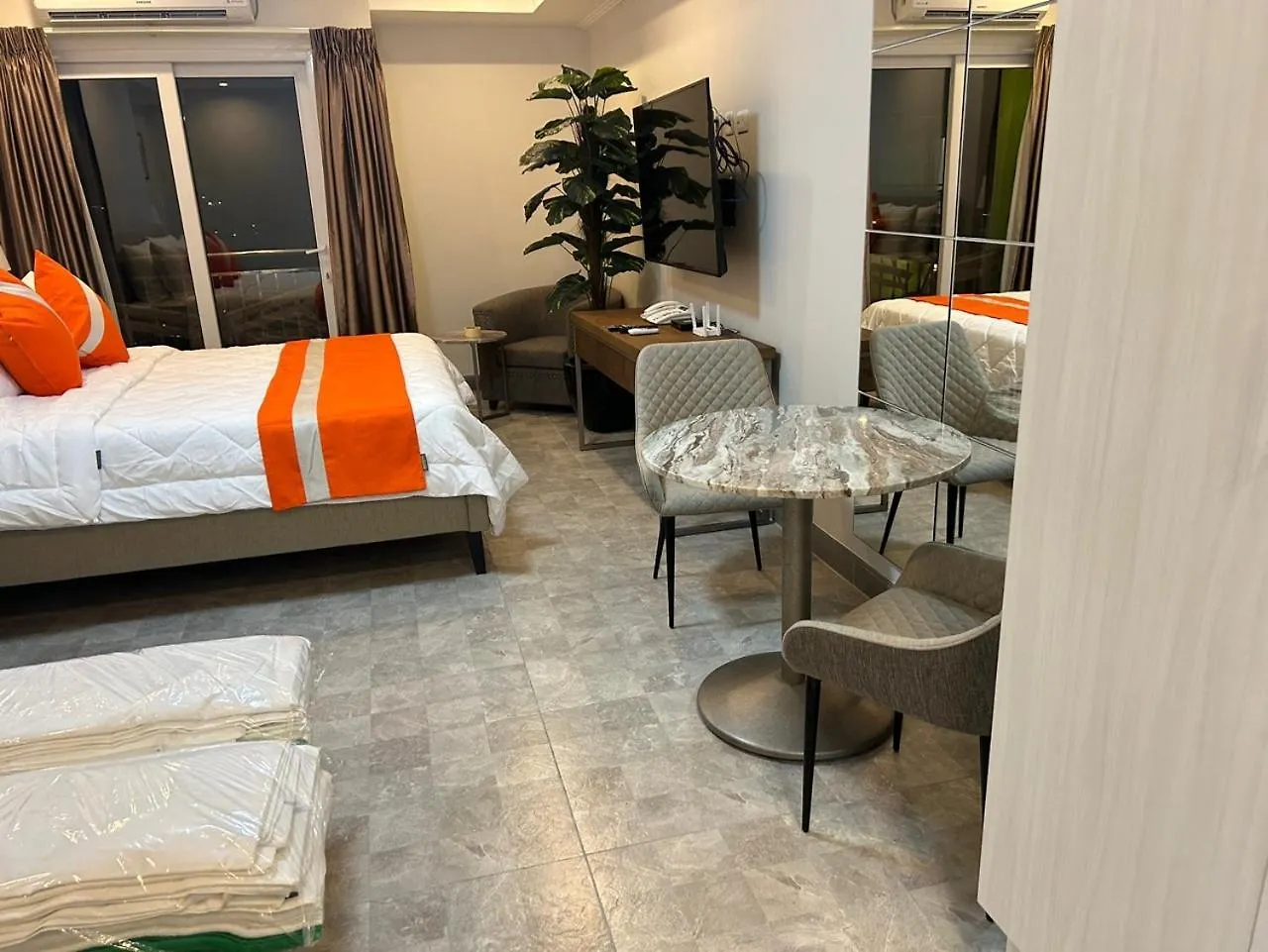 מלון דירות 1108 Lagrande2 11Floor Rooftop Swiming Angeles Walking Street הפיליפינים